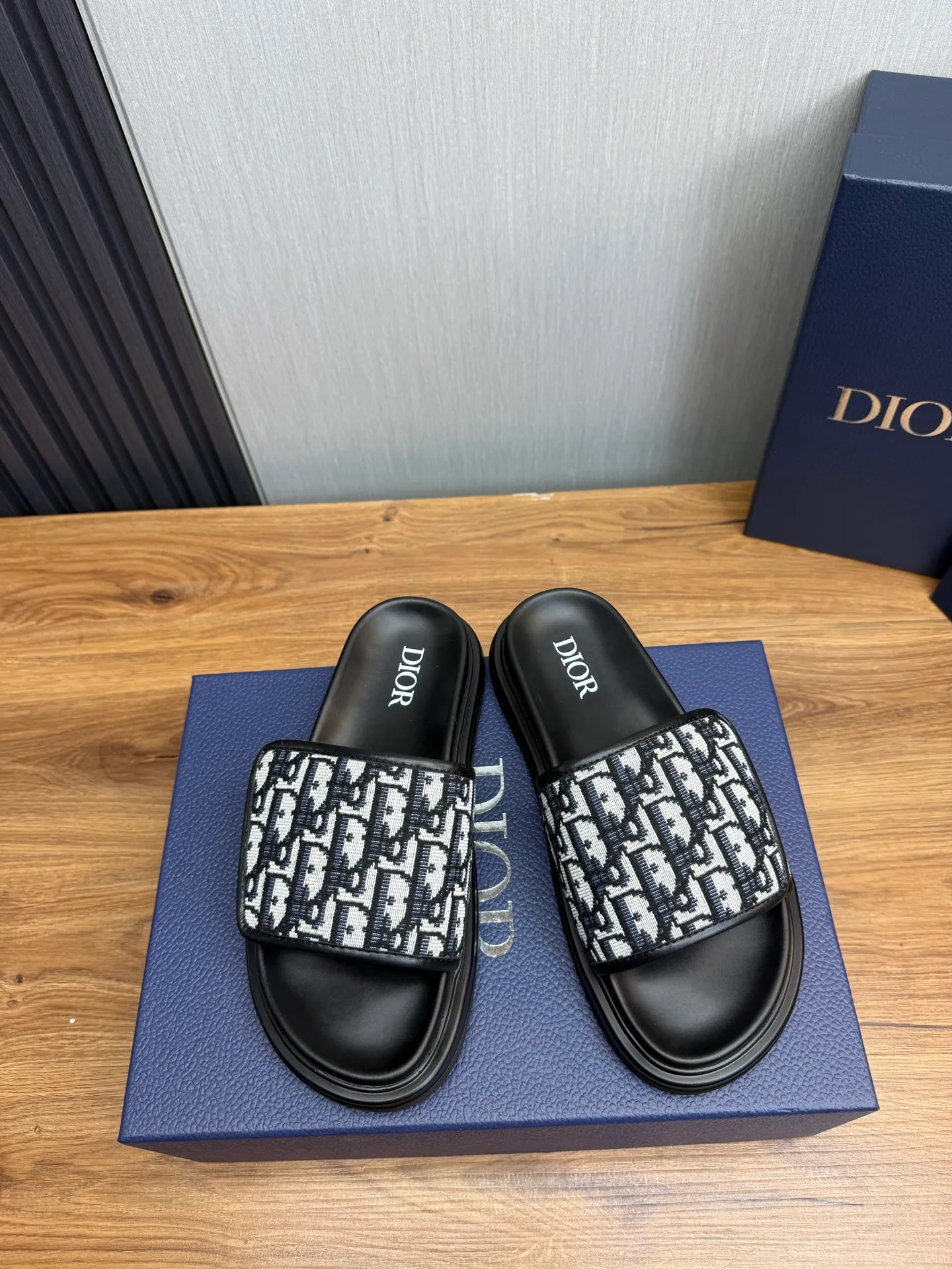 Men's shoes 💰280💰 Dior. Men's slippers 🩴Official website 1:1 production 38-45 yards 45 46 🉑️Customized original material shipped✅